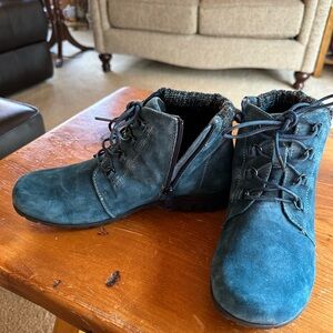 Propet Teal Suede Zipper Ankle Boots size 8